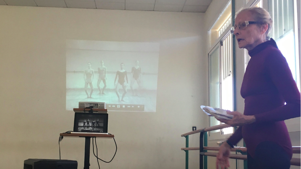 Marnie Thomas in a Graham pedagogy class
