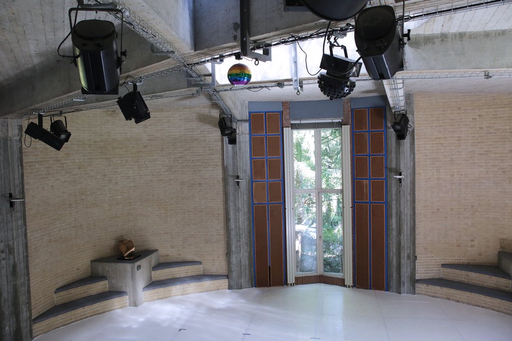 1_interieur-studio-salle-danse-vue-haut.jpg