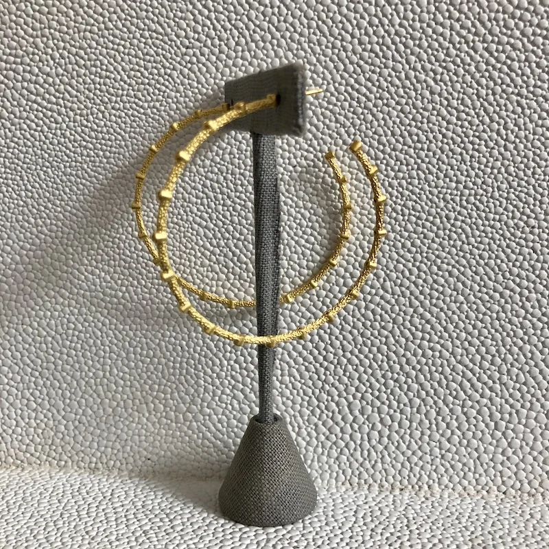 gold hoop_2.jpg