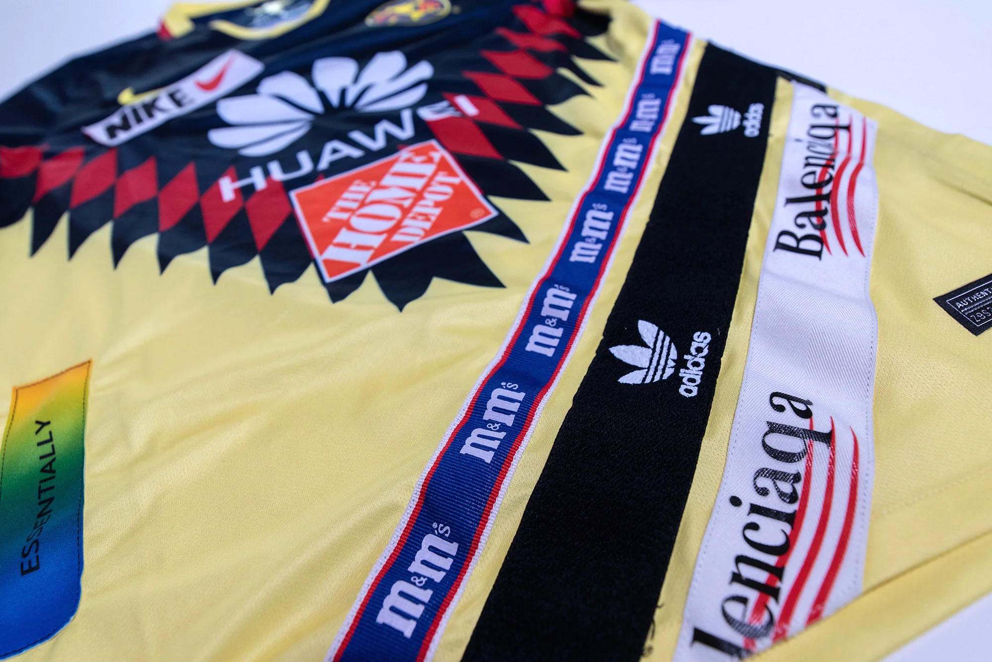 Soccer_Shirt_HUAWEI_Home_Depot_Closeup.jpg