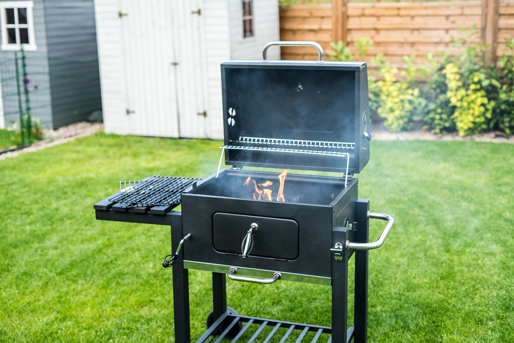 Why Outdoor Smokers Are Always a Hit At a Party