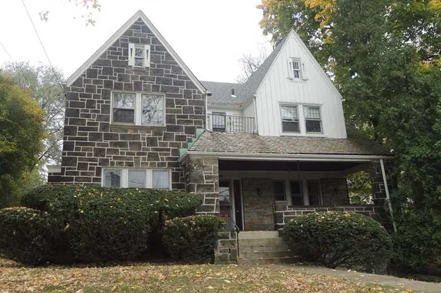385 Parkway Drive, Mt Lebanon, PA 15228