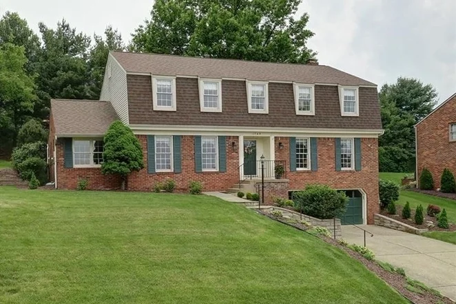 1749 Taper Dr, Upper St Clair 15241