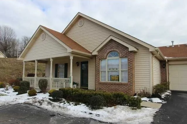 303 Allandale Dr, Bethel Park, PA 15102