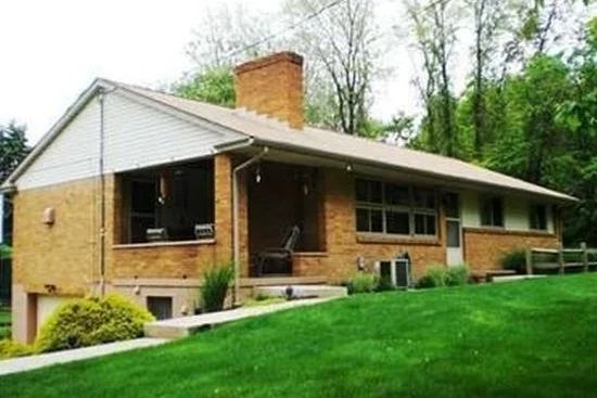 5842 Broad St, South Park, PA 15129