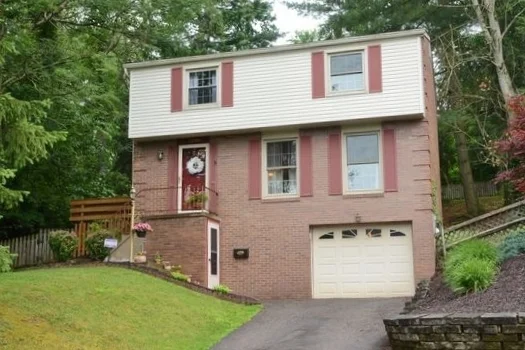 1280 Beagle Dr, Bethel Park, PA 15102