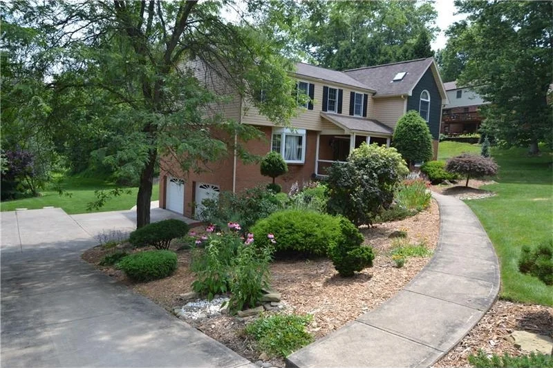 109 Fireside Dr, Peters TWP, PA 15317