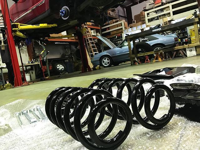 Working on BIG projects here in the shop! Don't forget we have a 50% Off Labor on Big Projects as our specials. Checkout our Facebook page for the coupon! #northcarolina #raleigh #potd #briercreek #jeep #liftkit #springs #coupons #deals #globalperfomance #bigtires