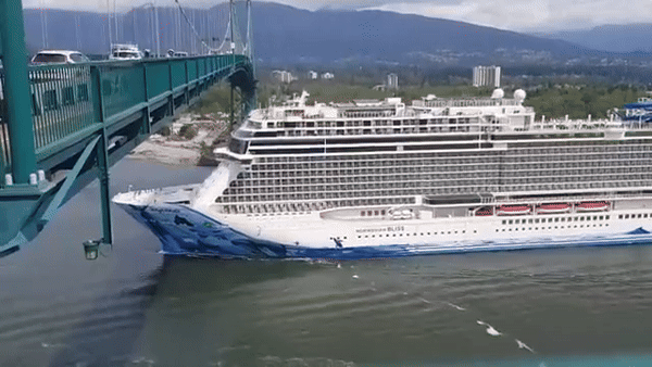 NorwegianBlissundertheLionsGateBridgeinVancouver_hubertEmbacher_050419.gif