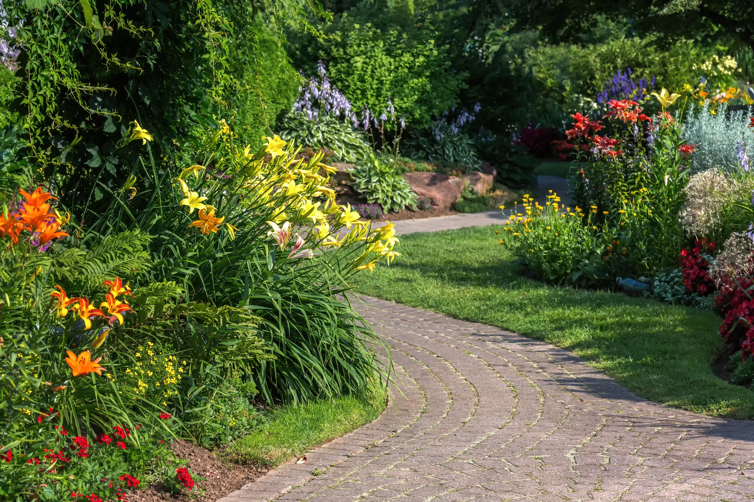 Landscape Maintenance: Top 4 Benefits of Flower Bed Care and Management