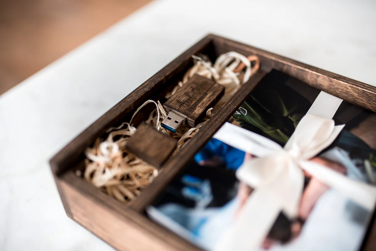 Large and Medium Boxes Include USB Drive Slot