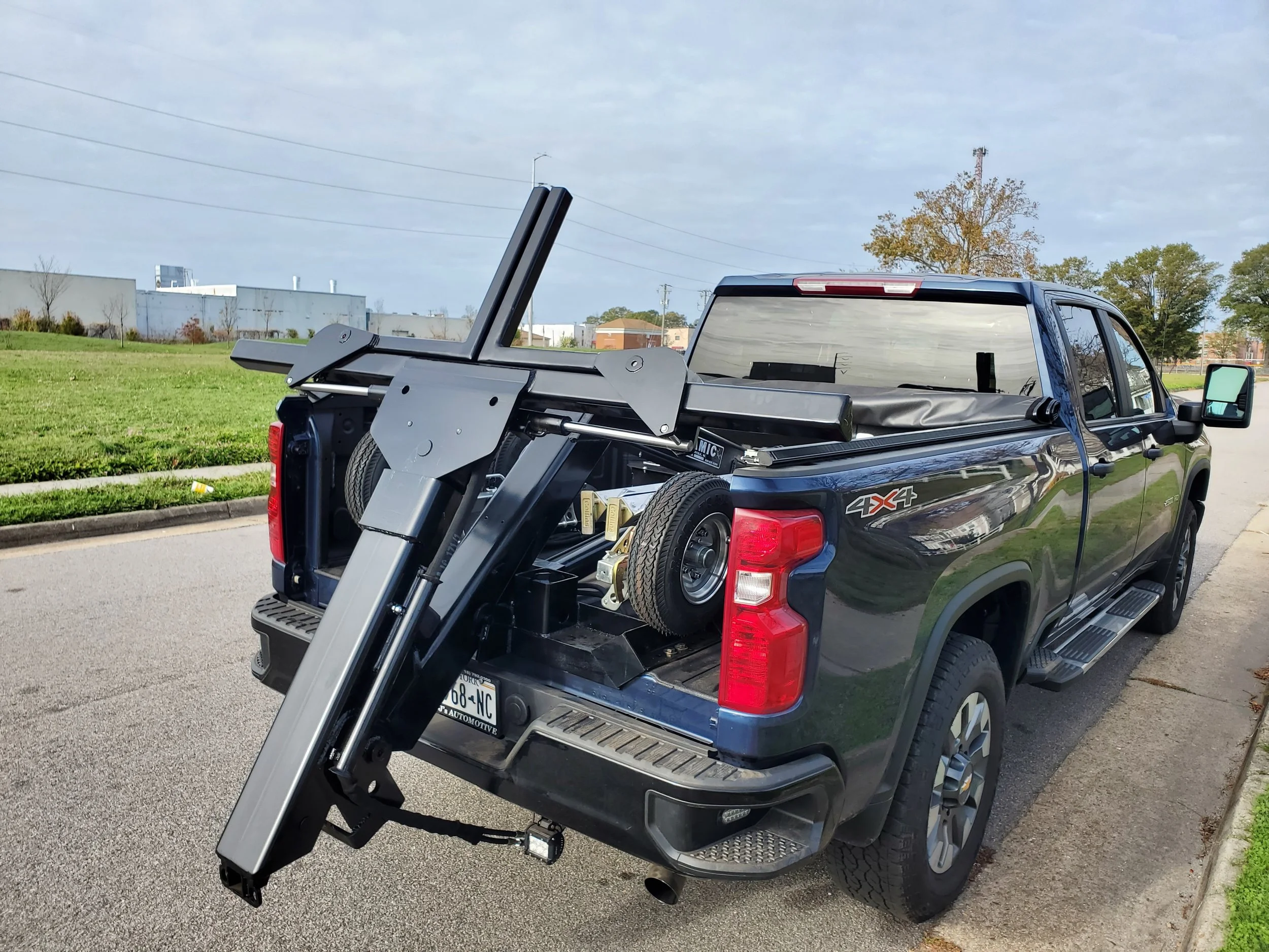 A pickup truck equipped with an towing arm or crane.