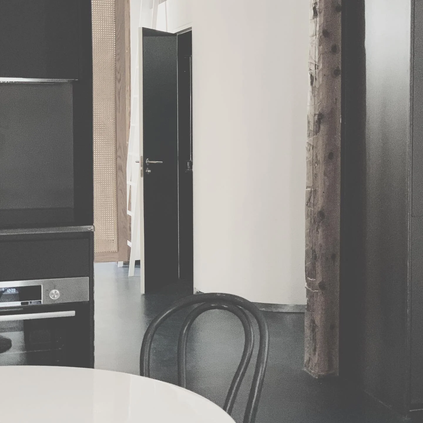 ◼️ n a v y 
#renovation #architecture 
@arenazagonzalez 
#AGCA79LM