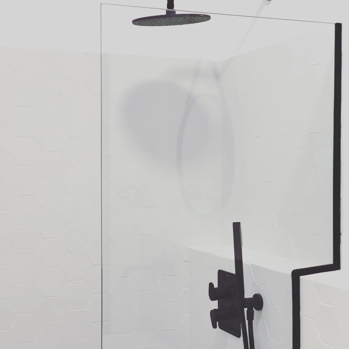 ◼️ w h i t e  t i l e s
#renovation #architecture 
@arenazagonzalez 
#AGCE13LM