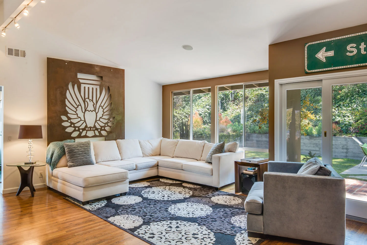 ElmdaleDr_LivingRoom.jpg