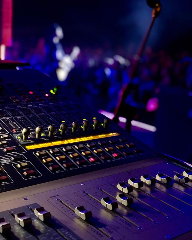 Avid profile in action 🎚👌 #michaelfranti .
.
.
.
.
📷 @c4rw4sh
#avidprofile #avid #proaudio #audio #sound #production #productionlife #speakers #event #events #sf #sanfrancisco #fillmore