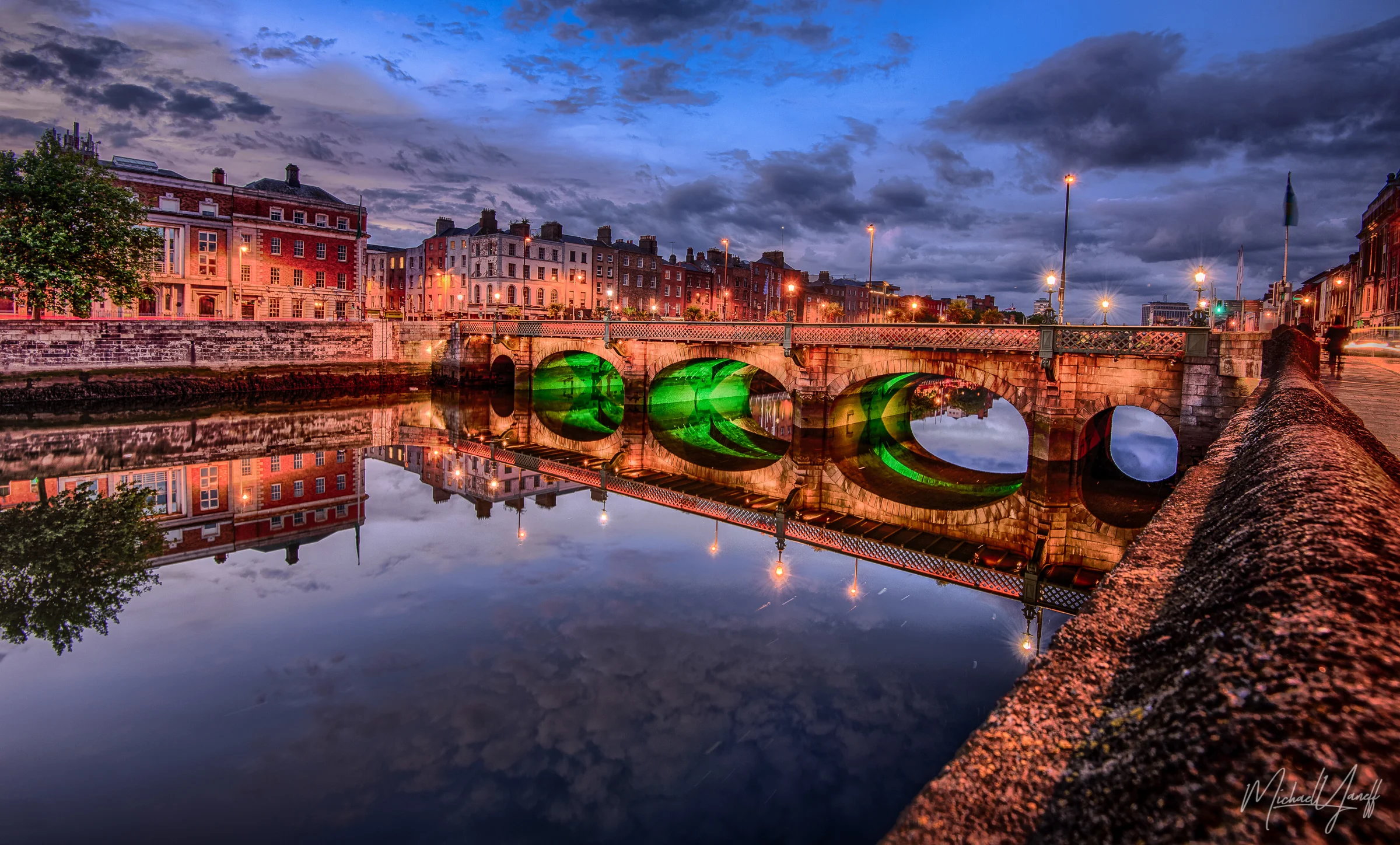 River Liffey at night Dublin (1).jpg
