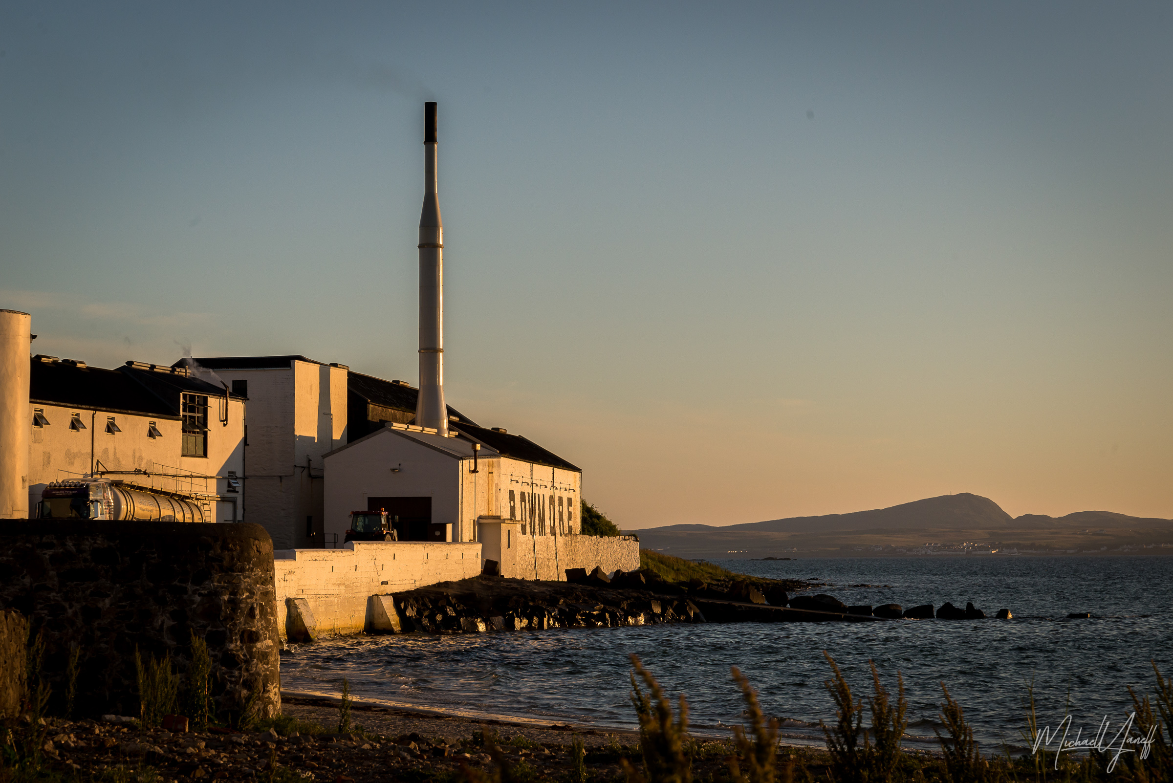 Bowmore Distillery Islay.jpg
