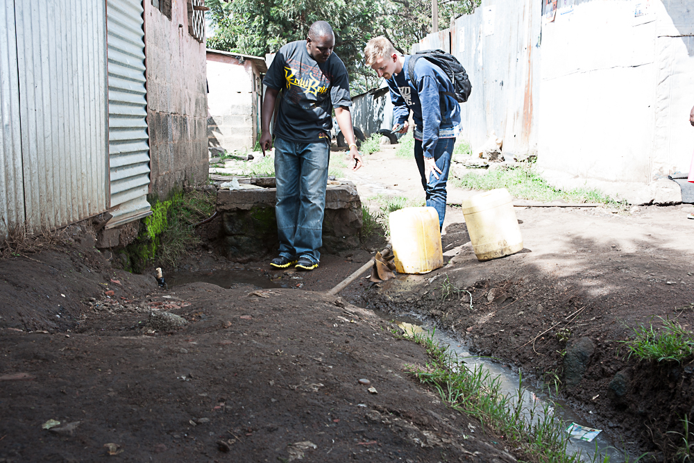 Robert shows me one of the spots where people collect water. © Rabih R. Zahran