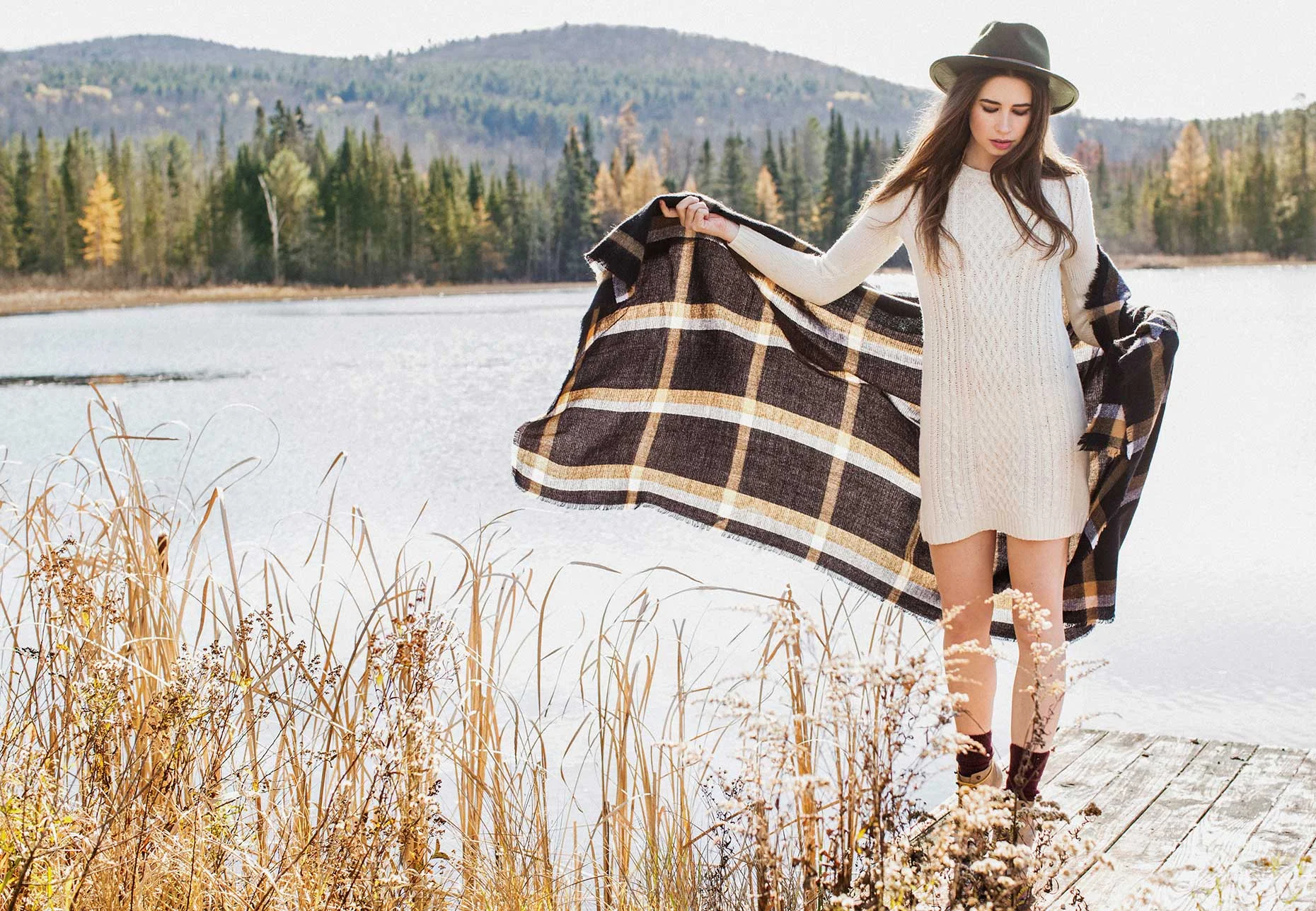 model_lake_maine_advertising_fall.jpg