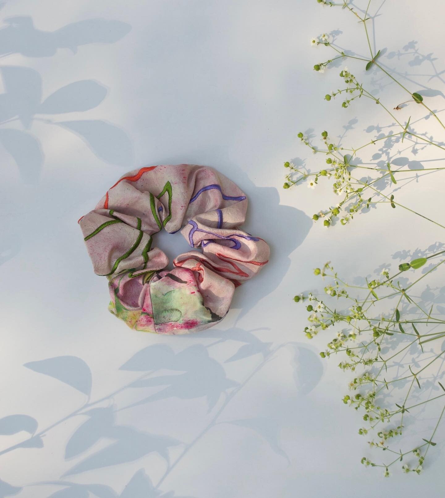 I love these Garden Party scrunchies. Hand-painted, made from a remnant of embroidered silk. Only 2 left !!