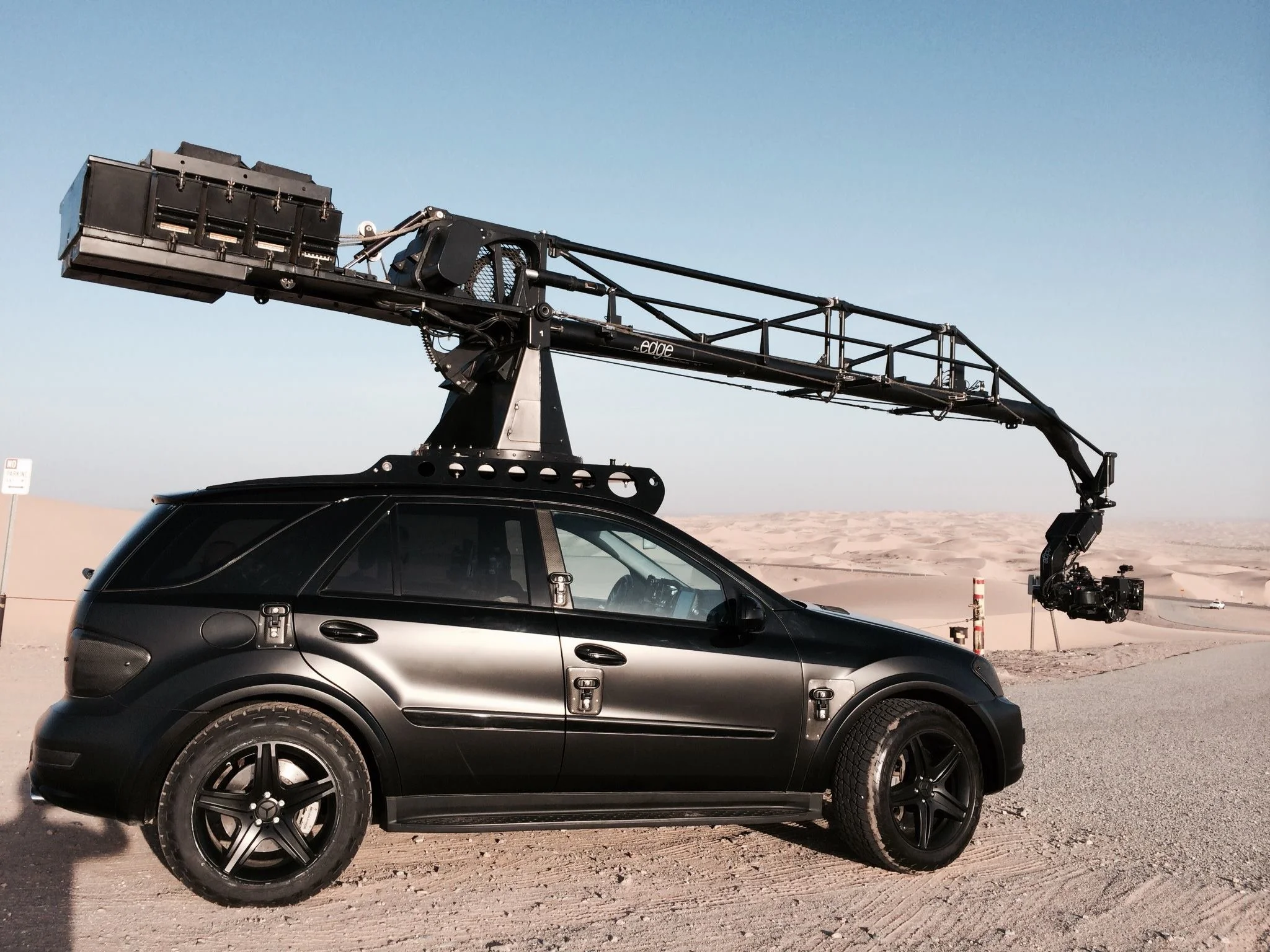 -EDGE Crane (18-Foot) — Performance Filmworks Inc.