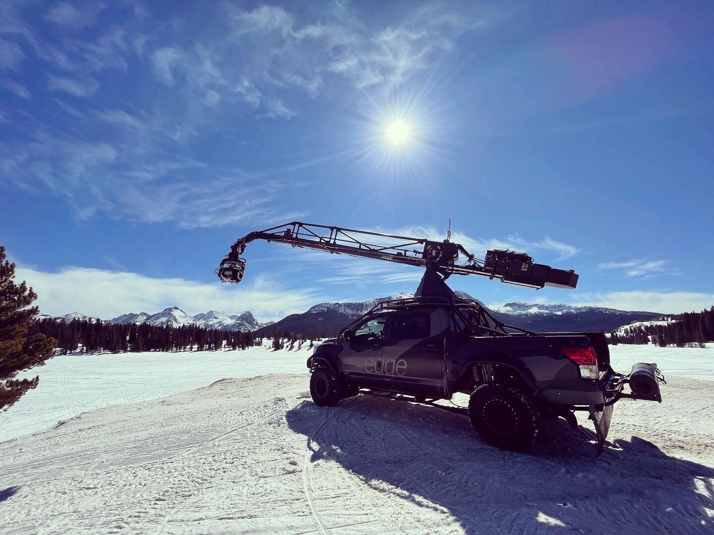 Dreaming of colder weather on these hot summer days!

#cinematography #cinematic #directorofphotography #cameragear #camerasetups #onlocation #edgesystem #offroad #tundra #custombuild