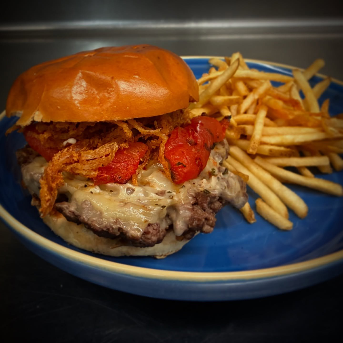 Pasadena Cheeseburger Week is here 🍔

For Cheeseburger Week, Smitty&rsquo;s Grill is elevating a classic.

We&rsquo;re serving a Wagyu Cheeseburger featuring
&ndash; Truffle aioli
&ndash; Crispy onions
&ndash; Oven-roasted tomatoes
&ndash; House-mad