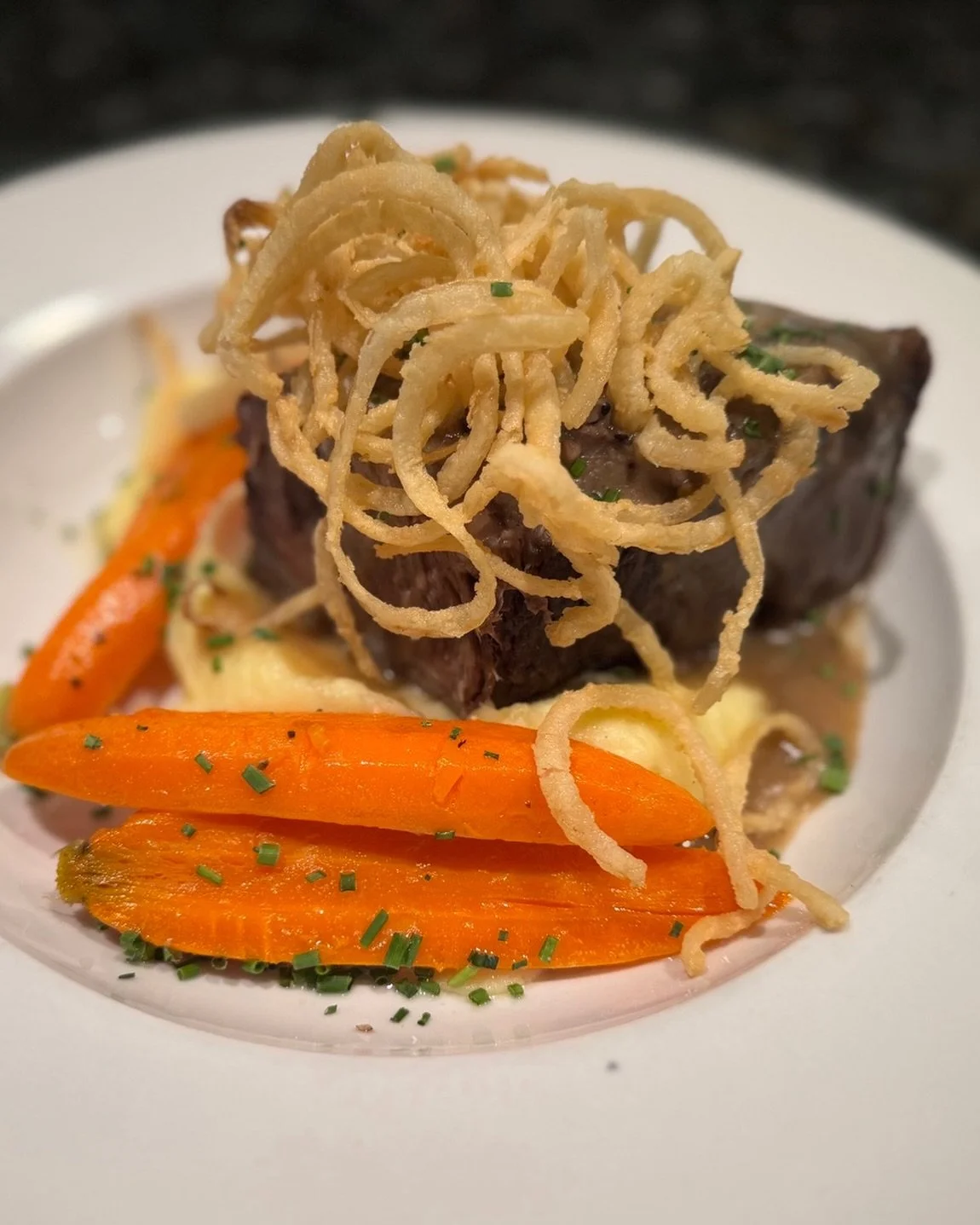 Smitty&rsquo;s Grill weekend special here for the taking: Beer braised short ribs served with mashed potatoes, saut&eacute;ed baby carrots and crispy fried onions.