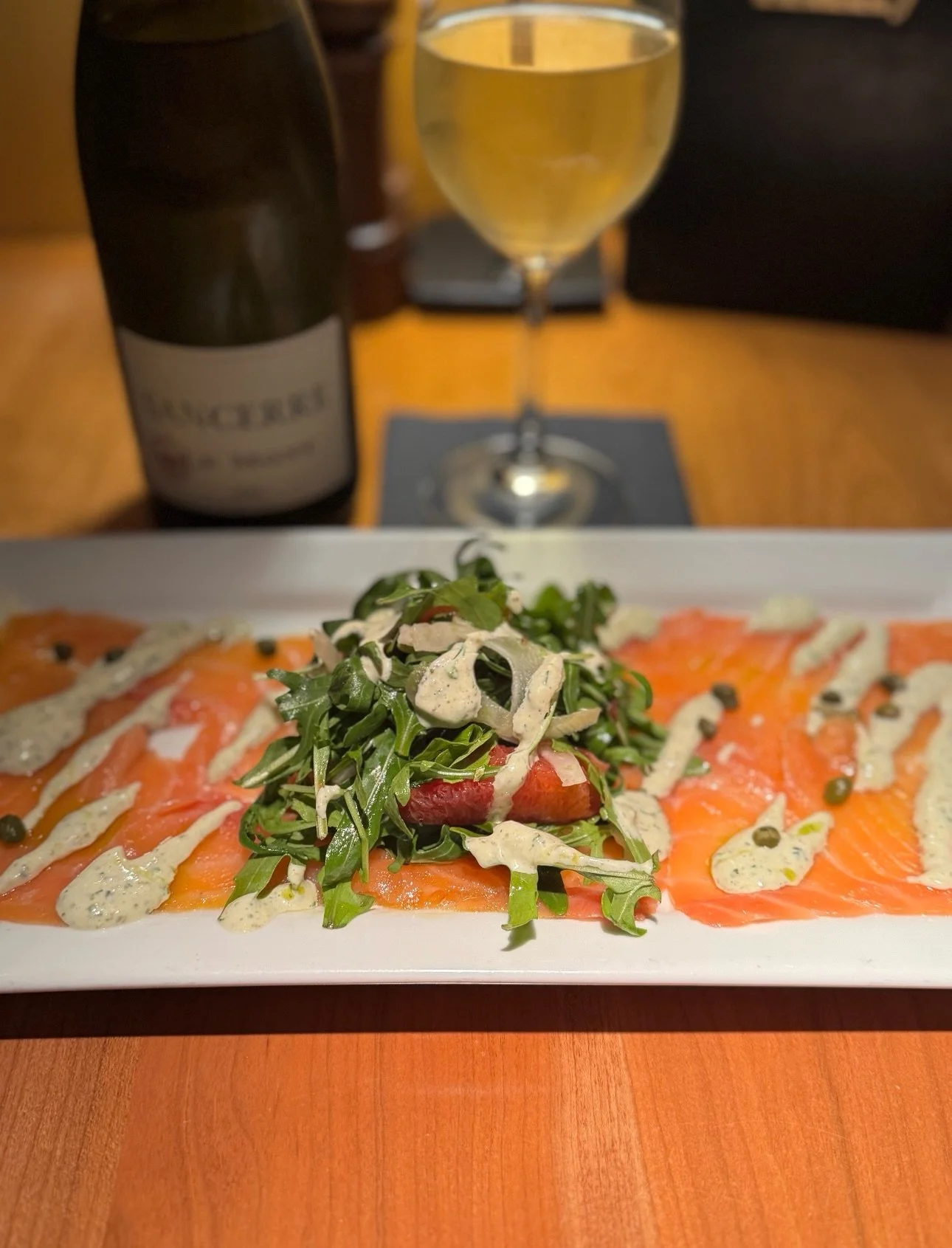 Super Bowl Sunday special at Smitty&rsquo;s 🏈

Smoked salmon carpaccio, delicately sliced and layered with wild arugula, blood oranges, and shaved fennel, finished with a bright dill caper sauce.

Pair it with a glass of our Le Mont Sancerre. Crisp 