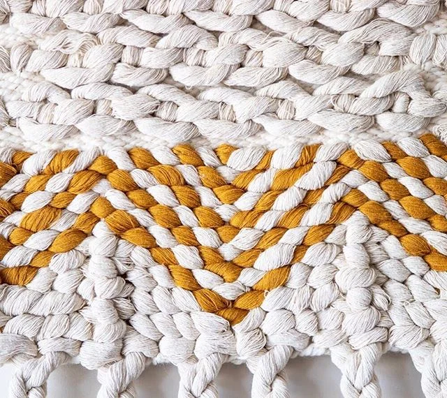 The close up of this month&rsquo;s weaving project is all about texture 😍⠀
If you haven&rsquo;t joined us yet, I send out a brand new weaving class each month. September is all about twining patterns and although I use chunky rope, you can use whate