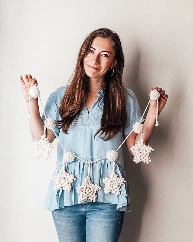 These macrame stars took quite a few prototypes before an ‘ah-ha!’ moment struck and I cracked the knots. Surprisingly, I’m very picky about what fiber projects actually get to hang in my home (because otherwise I would have walls filled with them 😆) and this star and Pom Pom garland are one of my favorite things in my house! ⠀
They work as decor all year long, but this time of year is especially great for creating some star-shaped decor. Grab my macrame star class for the full video tutorials to make this exact garland, a 10” wall hanging and a giant macrame star wreath. You could also make them with thin yarn and a hook on top, if you want to get a head-start on your ornament preparations!⠀
Link in profile - class includes 4 videos, full ebook and supply list!⠀
XO⠀
Lindsey⠀
.⠀
.⠀
⠀
.⠀
.⠀
.⠀
.⠀
.⠀
#macrame #vintage #wallart #jewelry #macramemovement #bohostyle #art #bohemianstyle #walldecor #bohemiandecor #bohohome #interiordesign #macramewallhanging #bohemian #makersgonnamake #fiberart #macramelove #hippie #wallhanging #bohochic #bohodecor #handmade #etsy #boho #macramemakers #homedecor #modernmacrame #decor #macramelove #design