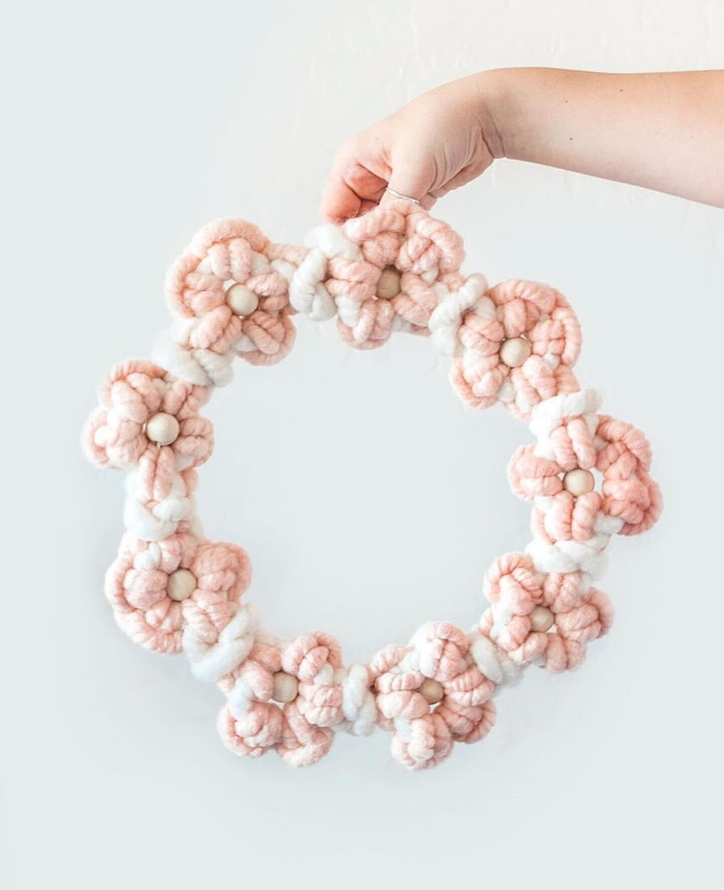 Let&rsquo;s make a macrame floral wreath! 
This full tutorial (with video) is inside my membership. It&rsquo;s the perfect way to add some fiber goodness to your spring decor. You can use a chunky yarn or rope for big impact!
XO
Lindsey 

*comment ME