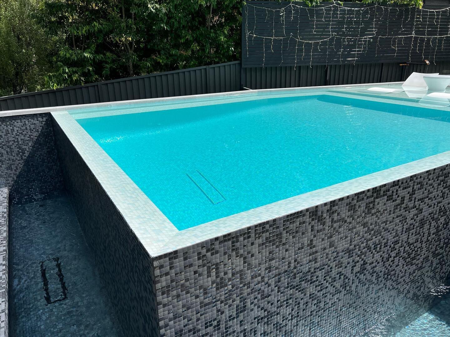 A huge thanks to our great friend Matt from @buildability_constructions for giving us the chance to build his pool. Fully tiled infinity edge with tiles from @artisanexterior_  Tiled drains and coloured-matched in-floor components from @cookeindustri