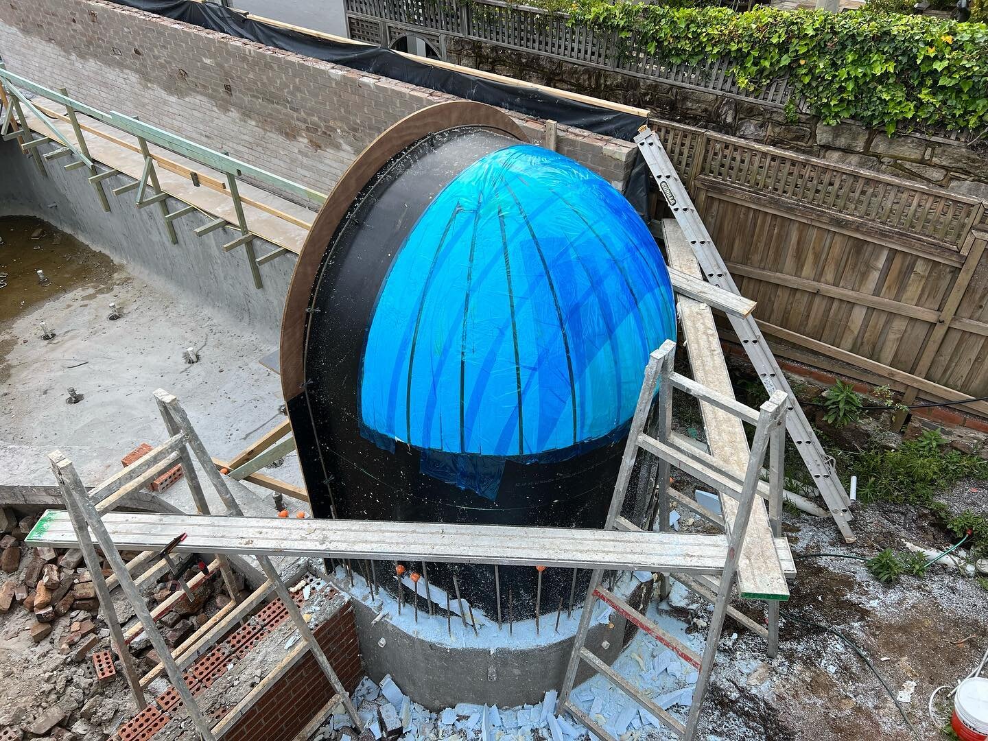 Formwork complete on curved walls and dome over the spa at our Longueville project for @buildability_constructions  Design by @luigirosselliarchitects