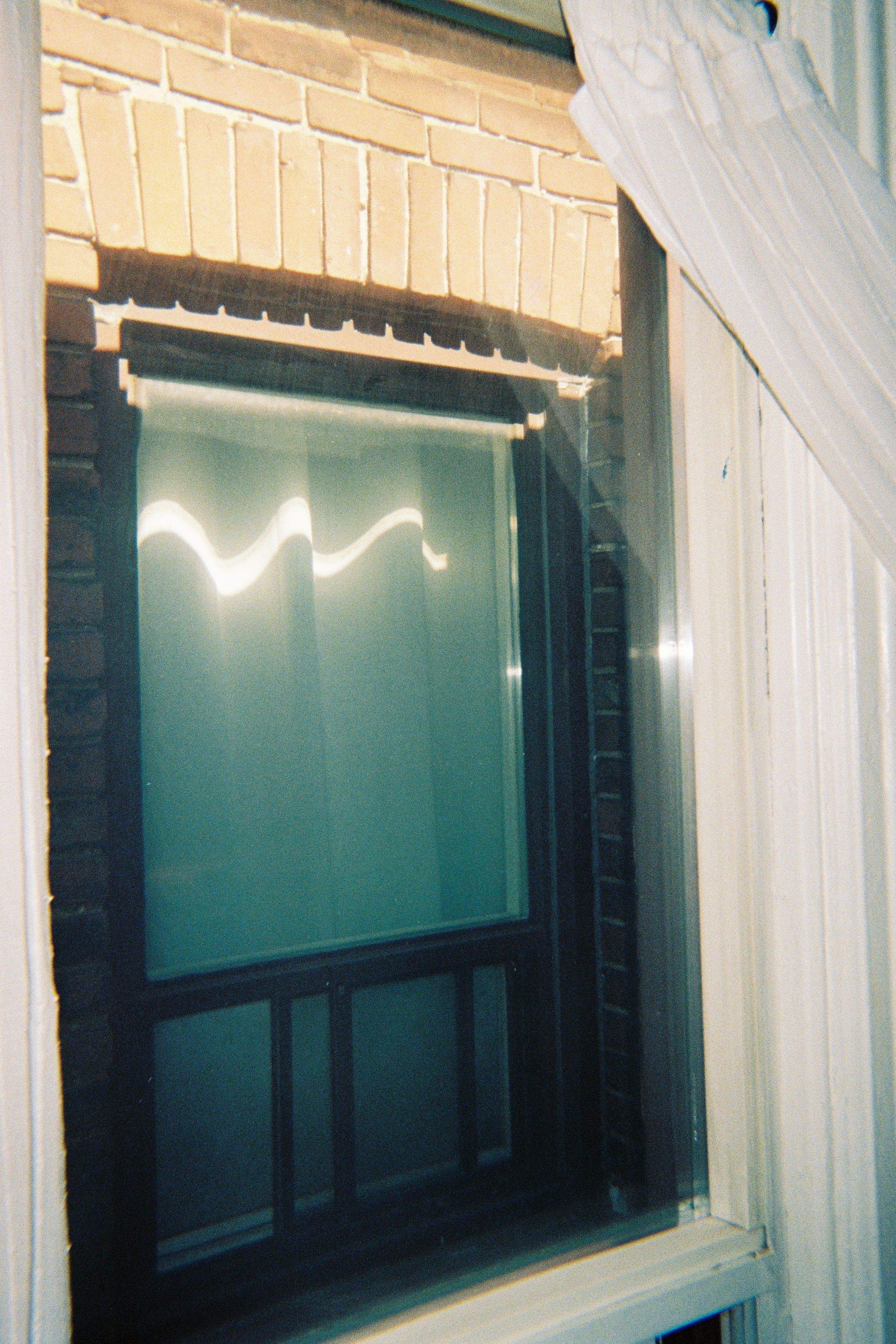 kalyn-fantasia-toronto-ossington-brick-wall-window-photographer.png