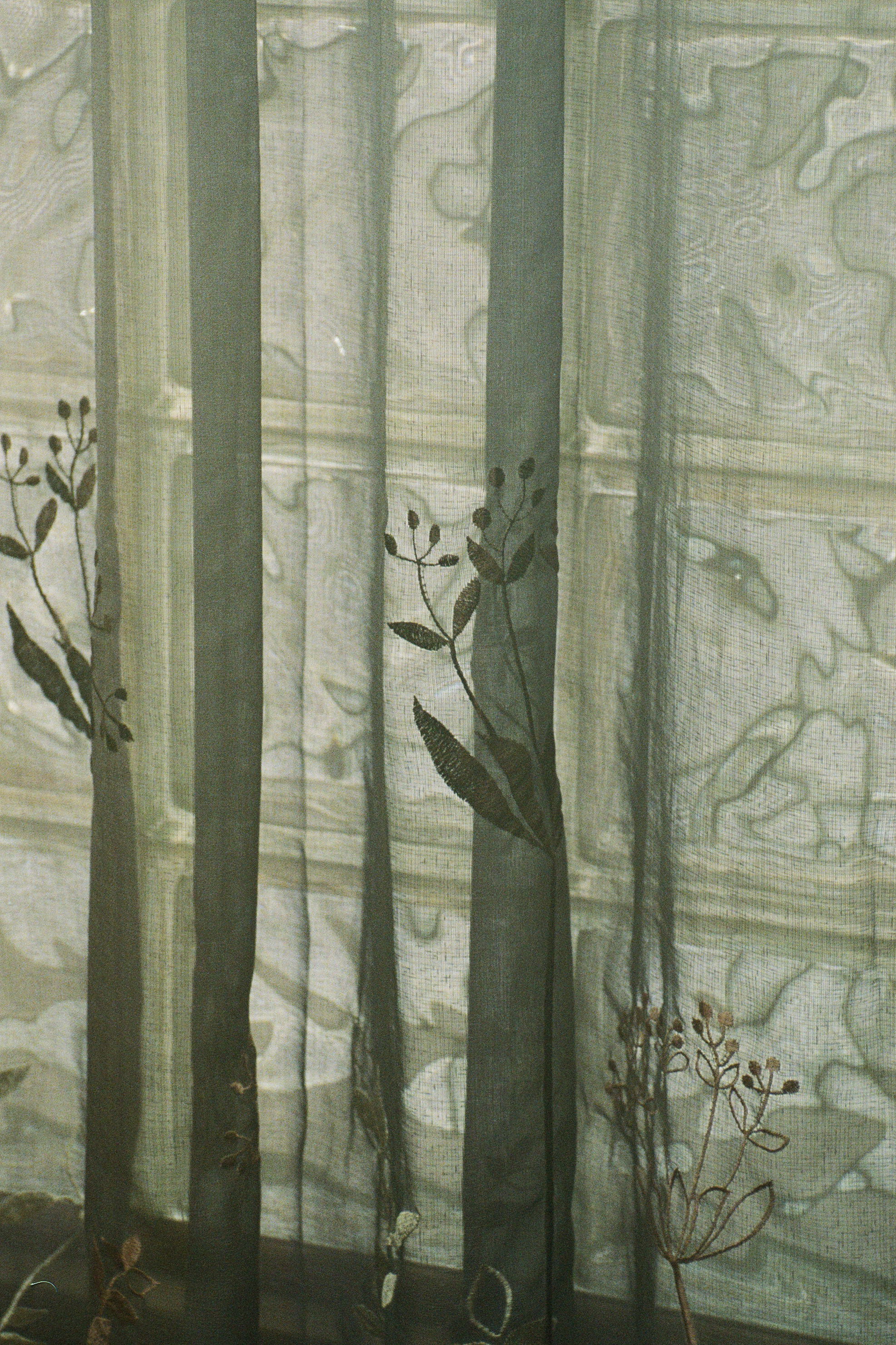 kalyn-fantasia-2023-montreal-glass-blocks-curtain-photographer-toronto.png
