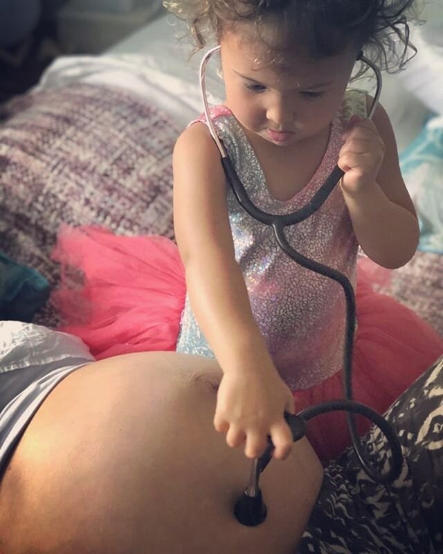Sprouting little midwife 🌱
#lovekidsinvolvedinmamascare #babymidwife #talkingtosibling #familycenteredcare #holistichealth #everyonewelcome #birthawake