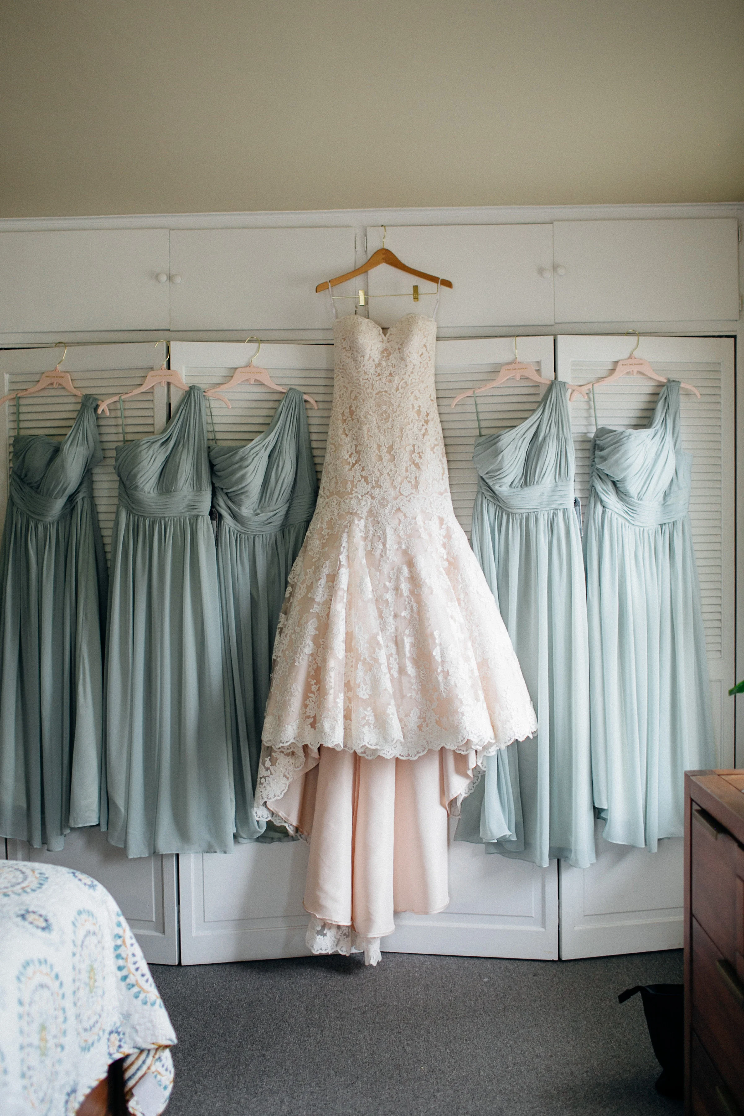 52e68-elegant-country-charm-ranch-wedding-bride-and-bridesmaids-dresseselegant-country-charm-ranch-wedding-bride-and-bridesmaids-dresses.jpg