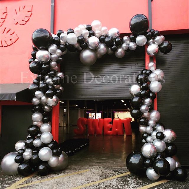 @extremedecorations
・・・
Organic balloon installation for @sweat Miami @sohostudios #sweat #womanfitness #miamilife #miamievents #corporateevents #outdoorinstallation #outdoorparty #extremedecorations #balloondecorationsmiami