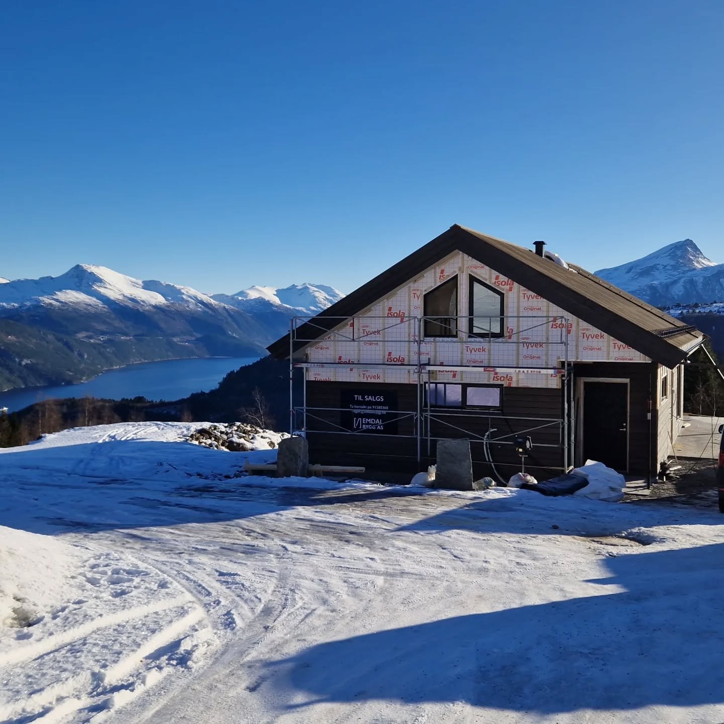 Hytte til påske? Vi held på å ferdigstille to nye massivtrehytter i flotte Øggardslia på Strandafjellet.
https://www.finn.no/393571178