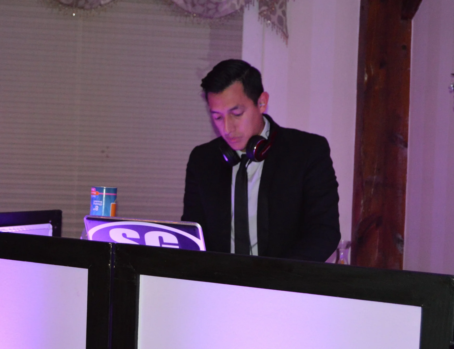 DJ Spotlight - Robert