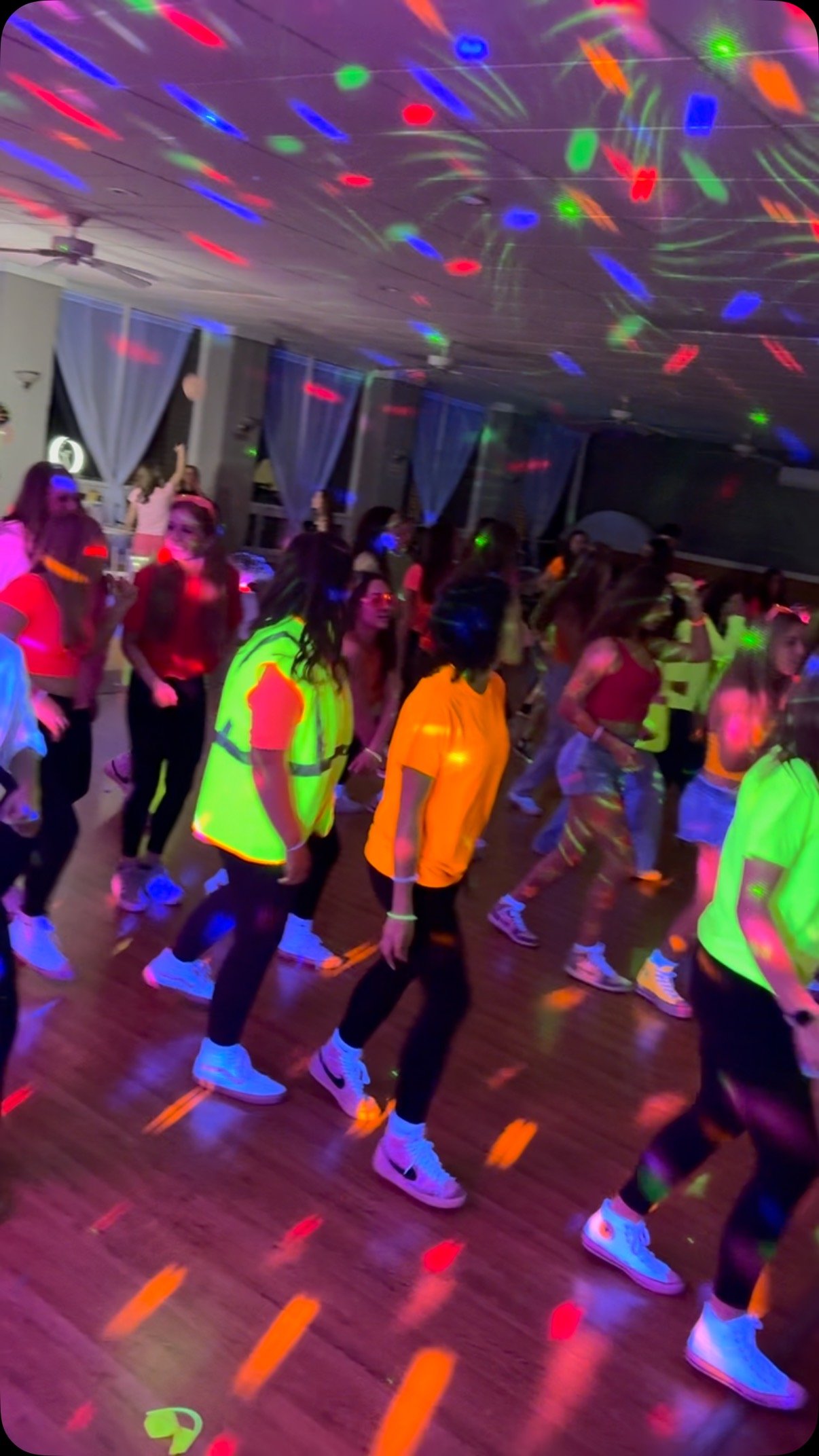 🎉💃 Wobble Alert at Kaitlyn’s Sweet 16! 🕺🎶
The dance floor was on fire as DJ Nick and Malik joined in on the fun, turning the Wobble into a fun highlight of the night! From the first step to the last spin, they had everyone—from the b