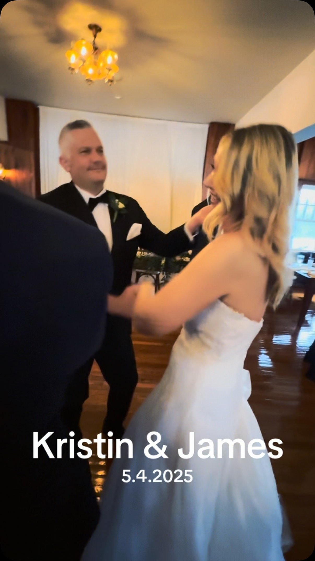 Rain didn’t stand a chance against the joy of Kristin & James’s wedding at the beautiful North Shore House today. From heartfelt vows to a packed dance floor, this Sunday celebration was full of love, laughter, and some serious moves.