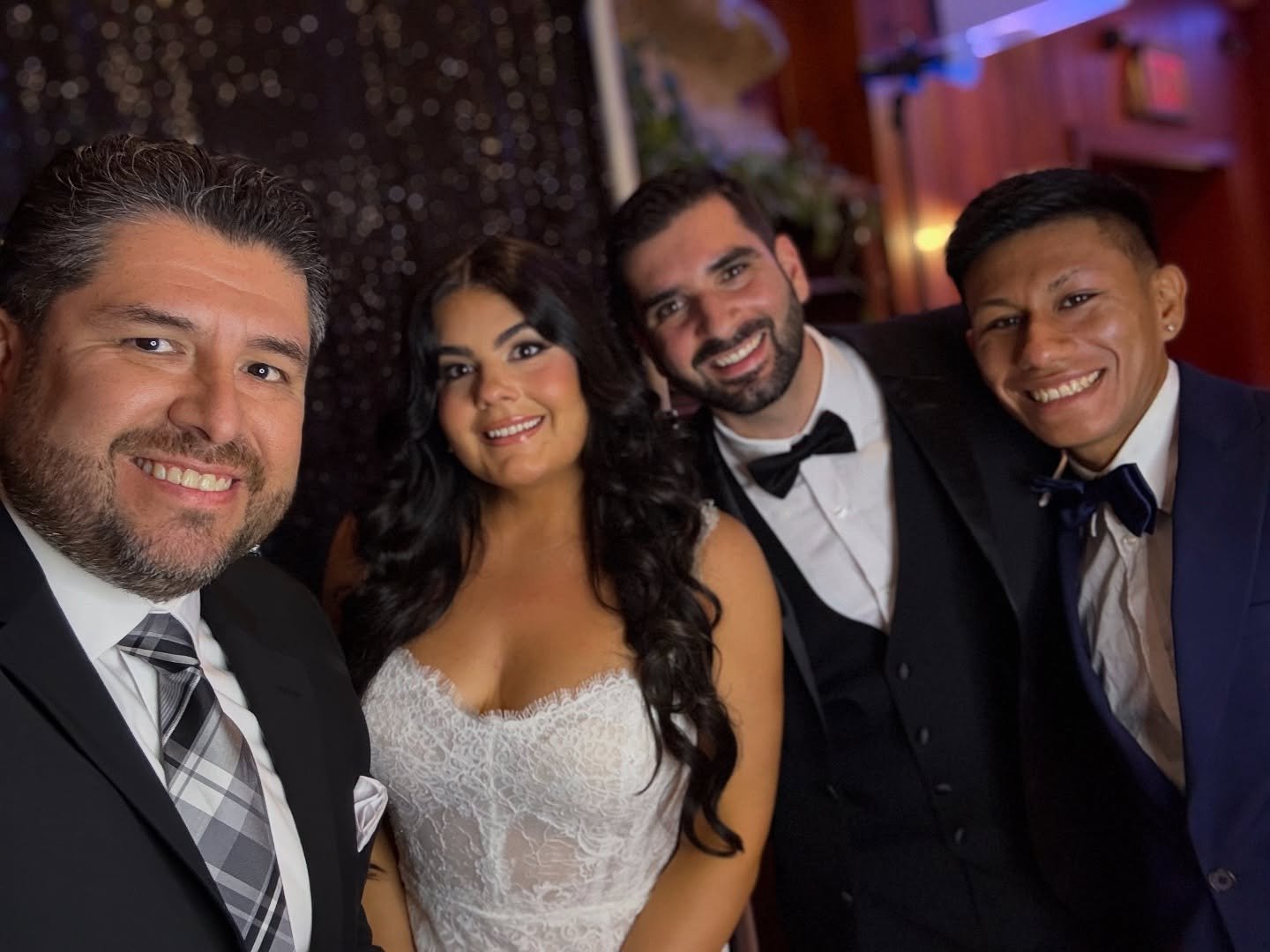 A beautiful night celebrating Toniann and Michael at the stunning North Shore House! 🎉✨
MC Steve and DJ Malik brought the vibes and kept the party going all night long.
Thank you for having us be part of your special day! 💍🎶
#WeddingVibes #NorthS