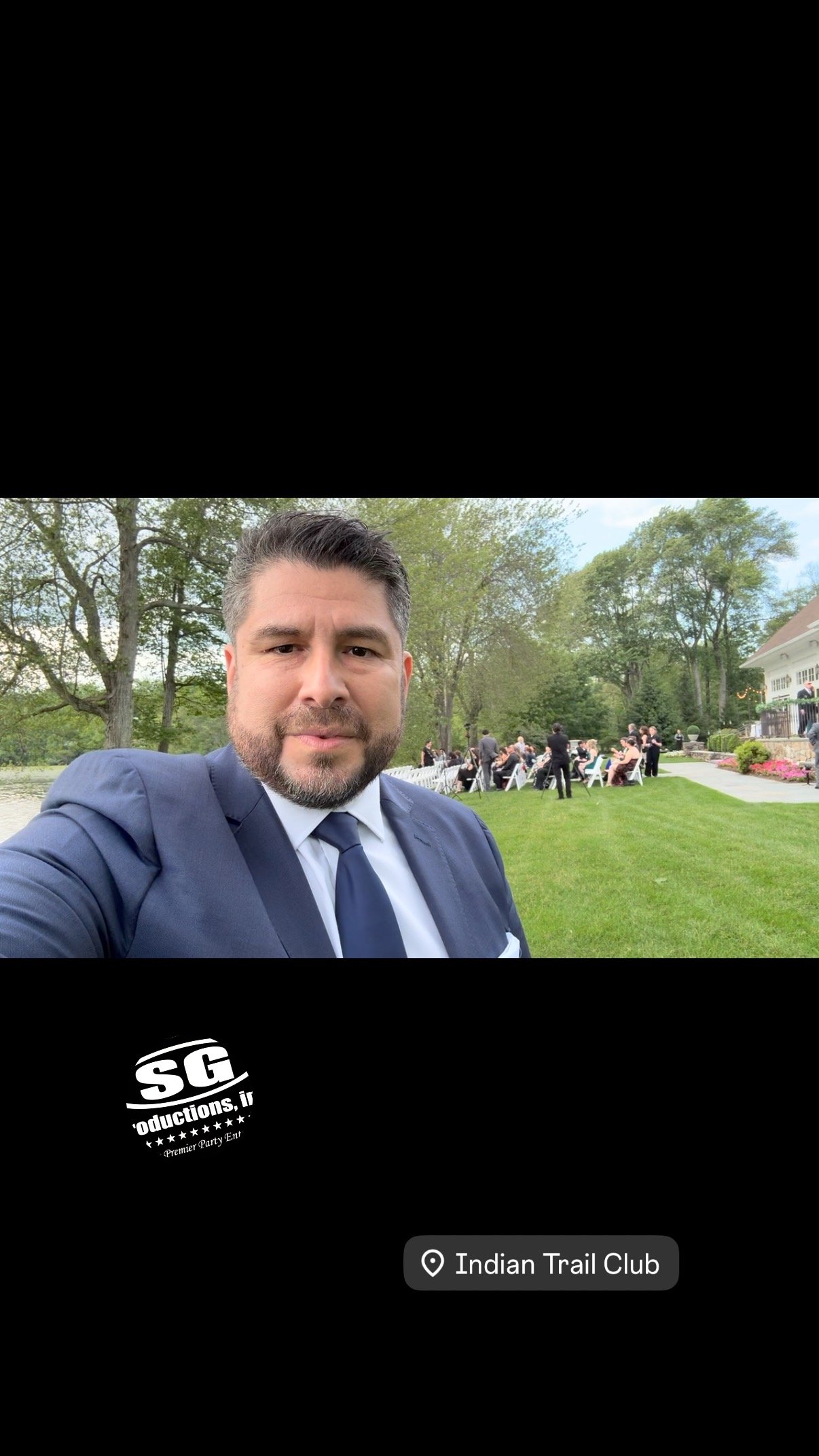🎥 Sneak peek at Nina & Xan’s wedding ceremony at the beautiful Indian Trail Club!
Here’s MC Steve giving a quick behind-the-scenes moment before the vows—setting the tone for an unforgettable day.
✨ The view.
🎤 The vibe.