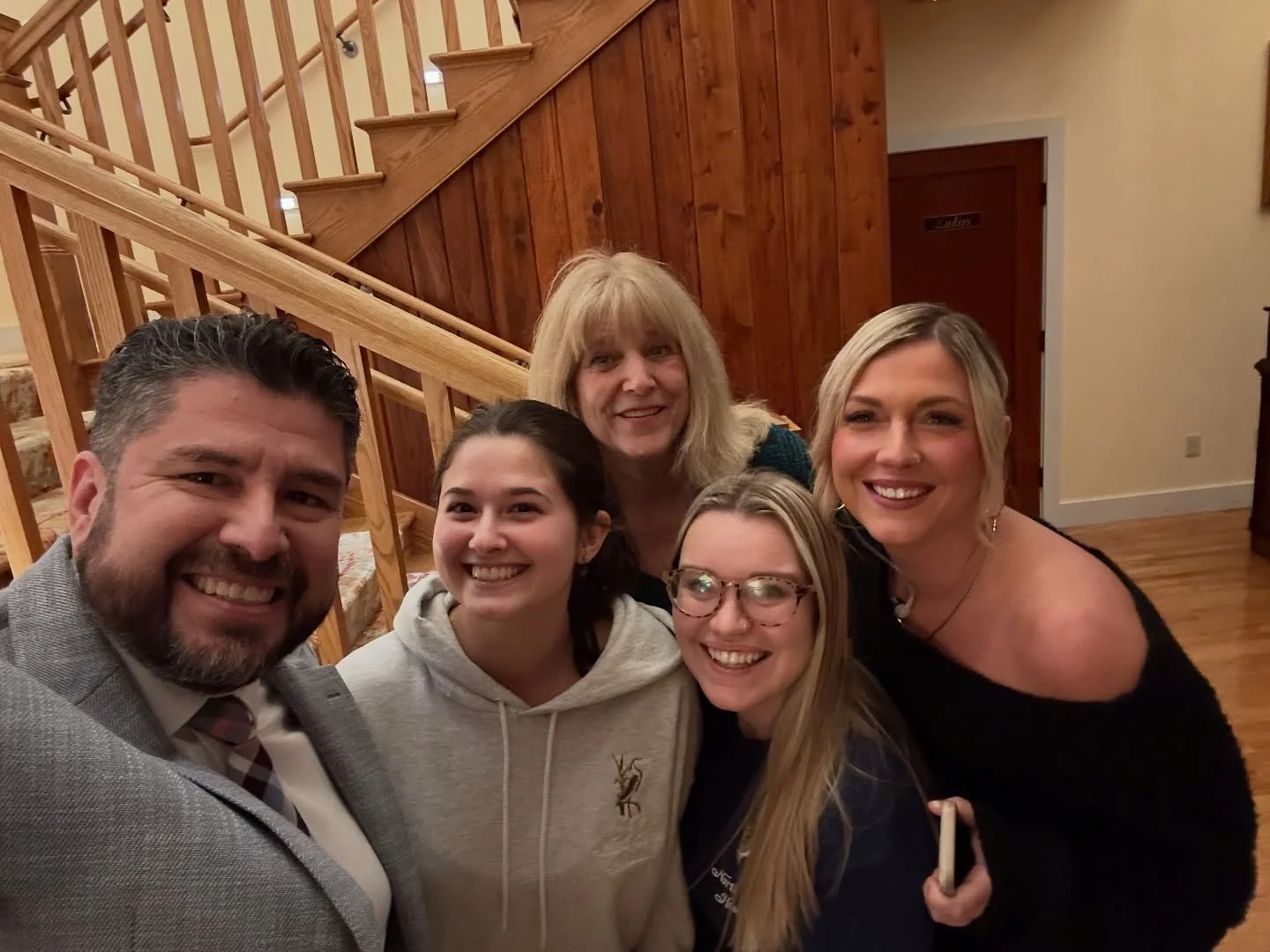Selfie time with the amazing team at North Shore House! 👋
We love teaming up with this crew to help brides and grooms have unforgettable weddings. 💍🎶
Say hi to Kyla, Louise, Emma, and Samantha &mdash; always a pleasure working with you all! 🙌

#N