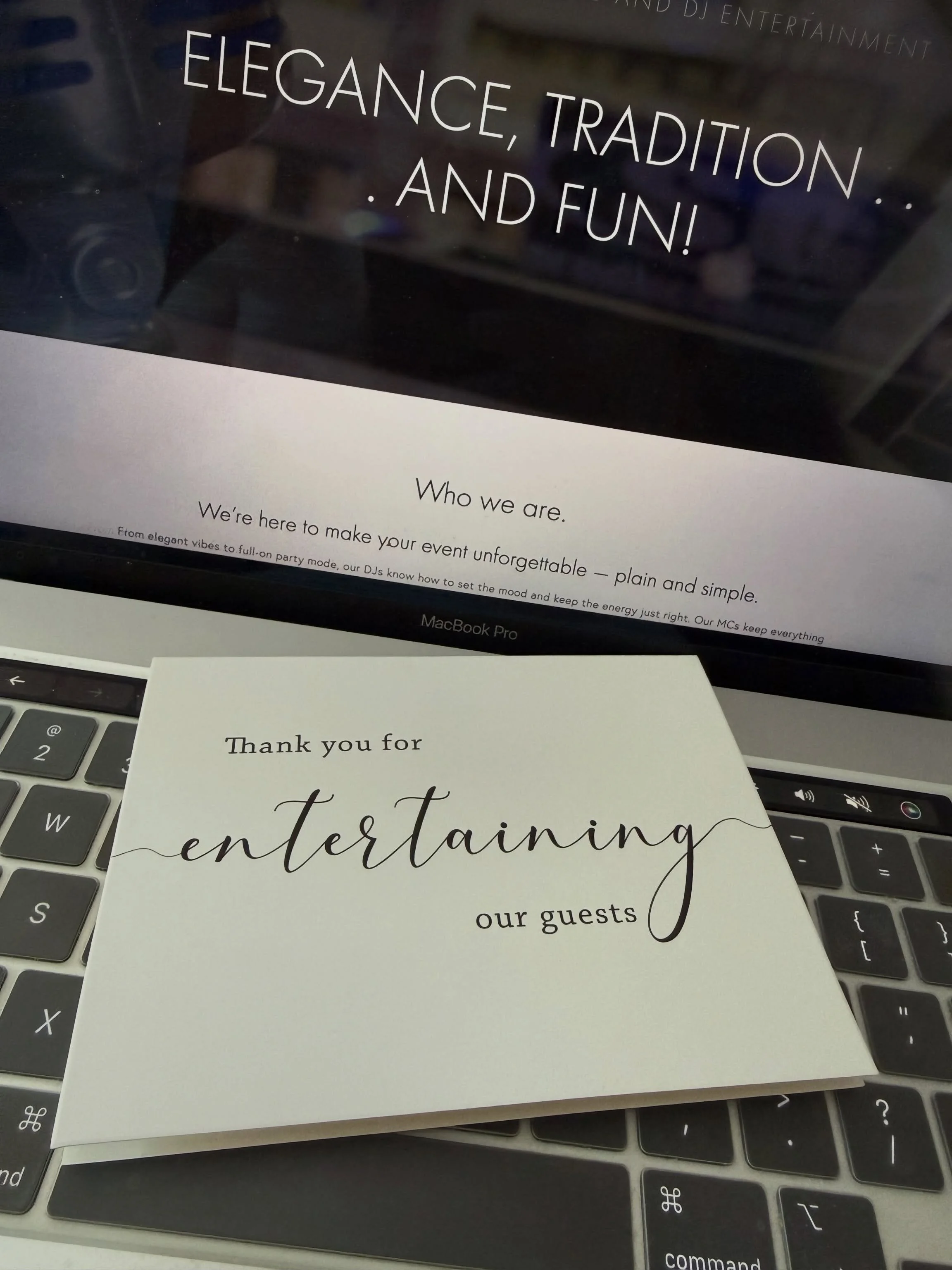 Monday mornings are better with thank-you cards from an amazing weekend 💍🙌

Grateful for every couple who trusts me to be part of their big day. Never gets old. 🎶#WeddingDJ #Grateful #SGProductions #sgproductionsdjs