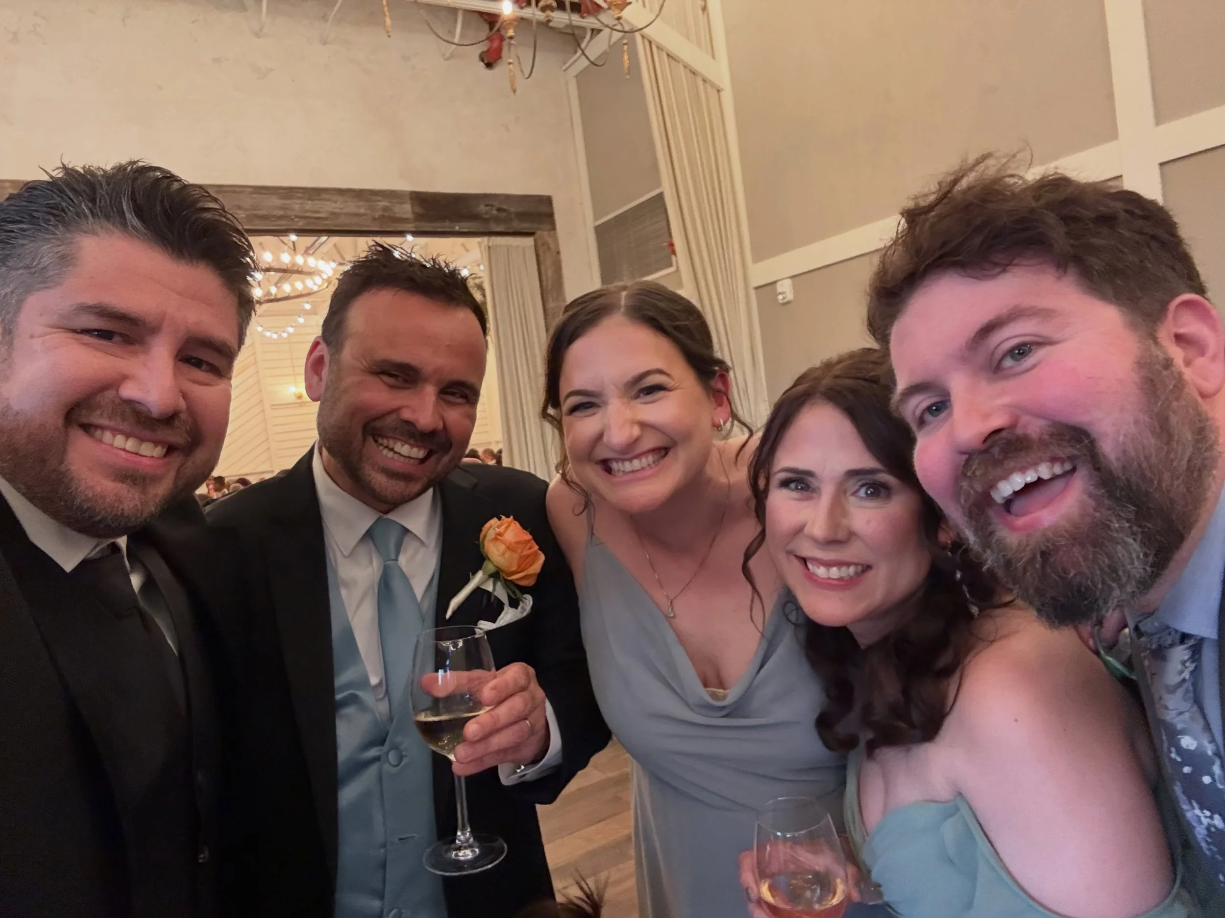 Running into past couples never gets old ❤️

Sean &amp; Melissa (7.2.2017) and Sarah &amp; Ryan (1.10.2015) &mdash; back together again, this time celebrating their sister&rsquo;s wedding.

Moments like this mean the world to us&hellip; watching fami
