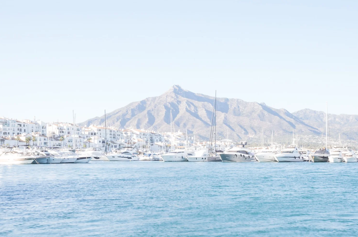 Marbella-Mar & Montaña.png